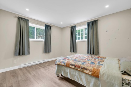 Chambre à coucher - 21 Imp. De L'Eau-Vive, Saint-Donat, QC - Indoor Photo Showing Bedroom