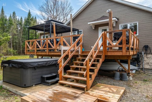 Terrasse - 21 Imp. De L'Eau-Vive, Saint-Donat, QC - Outdoor With Exterior