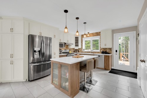 Cuisine - 21 Imp. De L'Eau-Vive, Saint-Donat, QC - Indoor Photo Showing Kitchen With Upgraded Kitchen