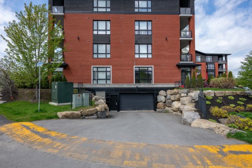 Garage - 102-175 Rue De Langloiserie, Rosemère, QC - Outdoor