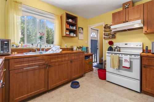 295 Centennial Dr, Courtenay, BC 