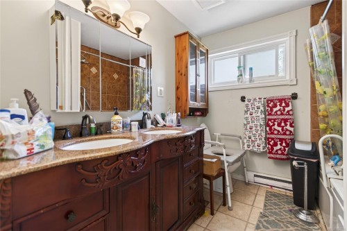 295 Centennial Dr, Courtenay, BC 