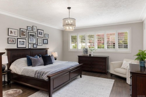 2450 Whidby Lane, Sidney, BC 