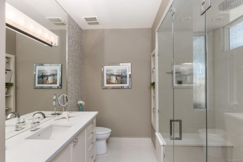 2450 Whidby Lane, Sidney, BC 