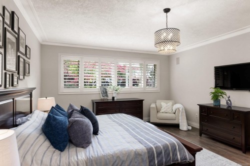 2450 Whidby Lane, Sidney, BC 