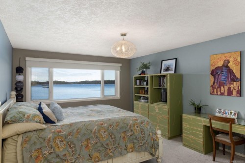2450 Whidby Lane, Sidney, BC 