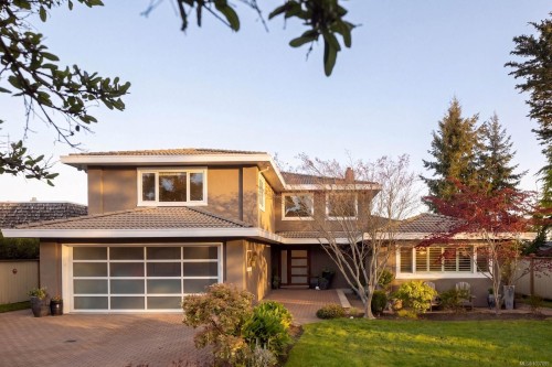 2450 Whidby Lane, Sidney, BC 