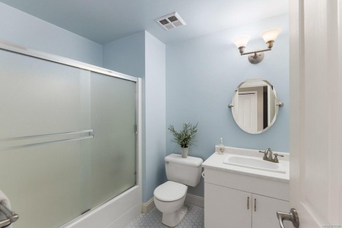 2450 Whidby Lane, Sidney, BC 
