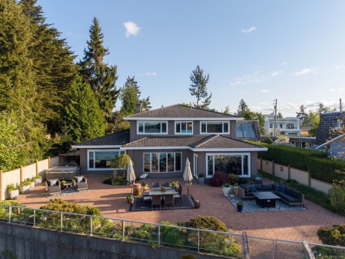 2450 Whidby Lane, Sidney, BC 