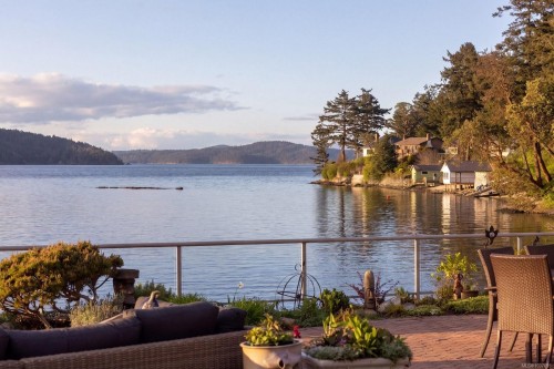 2450 Whidby Lane, Sidney, BC 