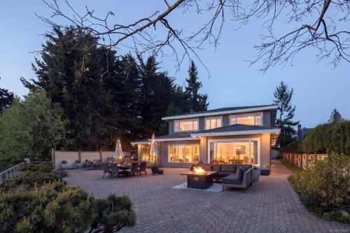 2450 Whidby Lane, Sidney, BC 