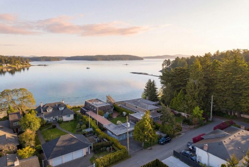 2450 Whidby Lane, Sidney, BC 