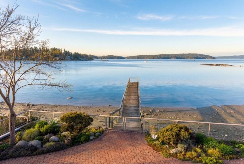 2450 Whidby Lane, Sidney, BC 