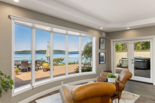 2450 Whidby Lane, Sidney, BC 