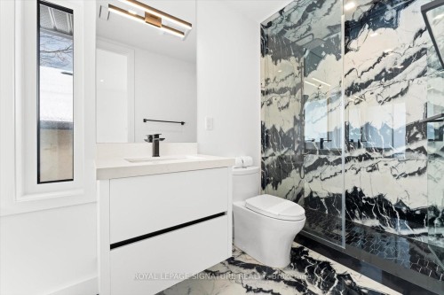 89 Stuart Avenue, Toronto, ON - Indoor Photo Showing Bathroom