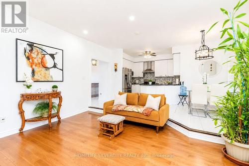 61 Pinebrook Circle, Caledon, ON - Indoor Photo Showing Living Room
