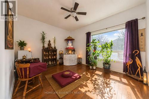 61 Pinebrook Circle, Caledon, ON - Indoor Photo Showing Living Room