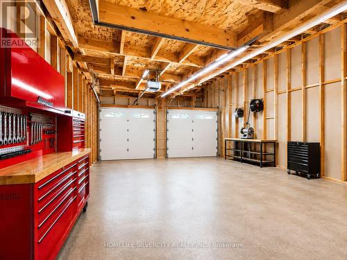 61 Pinebrook Circle, Caledon, ON - Indoor Photo Showing Garage
