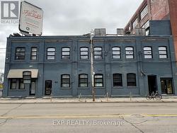 2480 DUNDAS STREET W Toronto, ON M6P 1W9