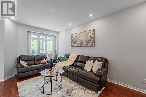 Living Room - 102 Whitestone Drive, Ottawa, ON - Indoor Photo Showing Living Room