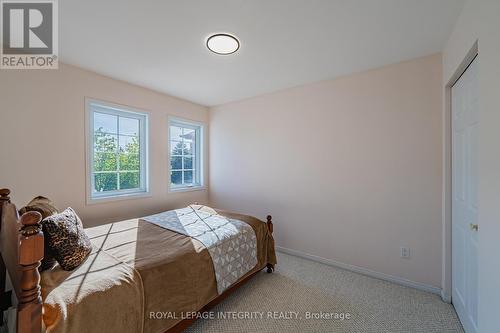 Bedroom 2 - 102 Whitestone Drive, Ottawa, ON - Indoor Photo Showing Bedroom