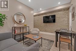 1 - 216 SEATON STREET Toronto, ON M5A 2T4