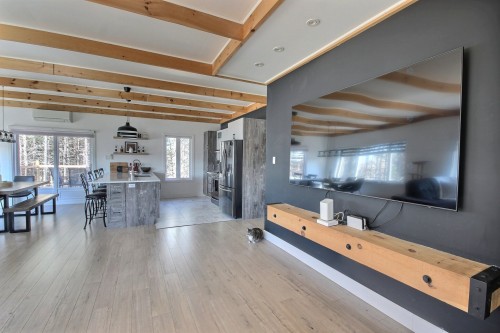 Salon - 4891 Av. Larivière, Rouyn-Noranda, QC - Indoor