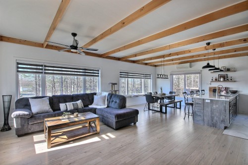 Salon - 4891 Av. Larivière, Rouyn-Noranda, QC - Indoor Photo Showing Living Room