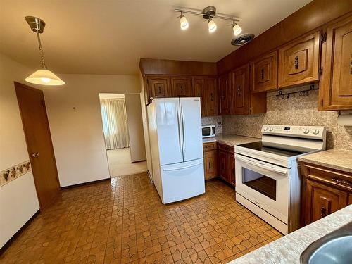 737 Confederation Drive, Thunder Bay, ON - Indoor Photo Showing Kitchen