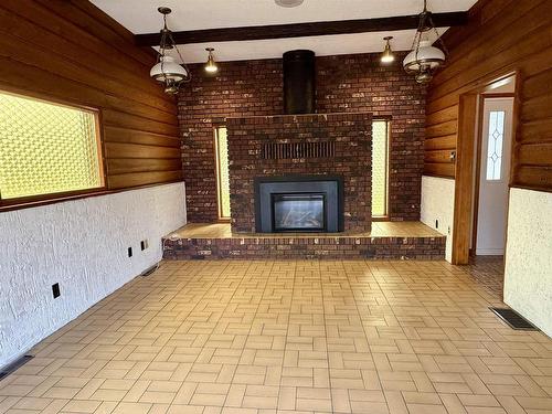 737 Confederation Drive, Thunder Bay, ON - Indoor With Fireplace