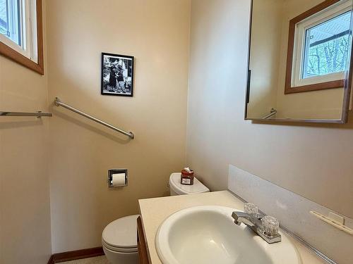 737 Confederation Drive, Thunder Bay, ON - Indoor Photo Showing Bathroom