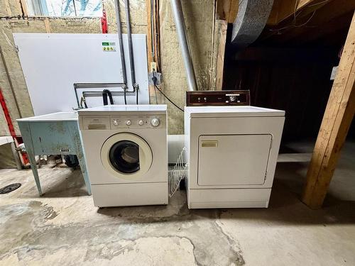737 Confederation Drive, Thunder Bay, ON - Indoor Photo Showing Laundry Room