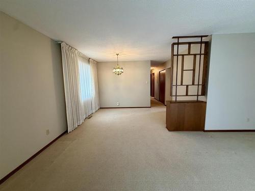 737 Confederation Drive, Thunder Bay, ON - Indoor Photo Showing Other Room