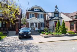 31 GATES AVENUE Toronto, ON M4C 1T1