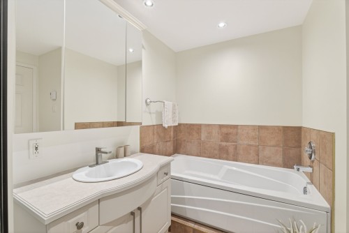 Bathroom - 702-3 Rue Des Jardins-Mérici, Québec (La Cité-Limoilou), QC 