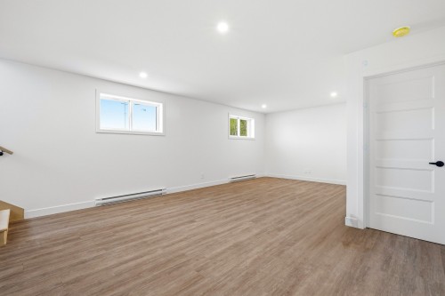 Salle familiale - 32 Rg St-Édouard, Saint-Simon, QC - Indoor Photo Showing Other Room