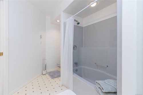 8144 Arthur St, Crofton, BC 
