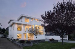 376 King George Terr Oak Bay, BC V8S 2K3