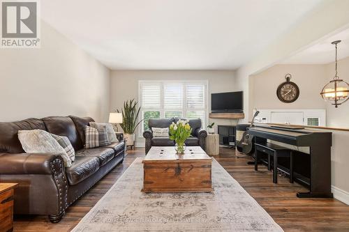 2207 Jester Court, Burlington, ON - Indoor Photo Showing Living Room