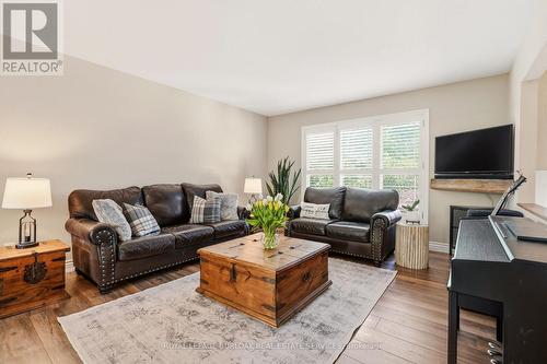 2207 Jester Court, Burlington, ON - Indoor Photo Showing Living Room