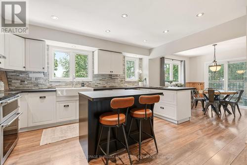 2207 Jester Court, Burlington, ON - Indoor Photo Showing Kitchen With Upgraded Kitchen
