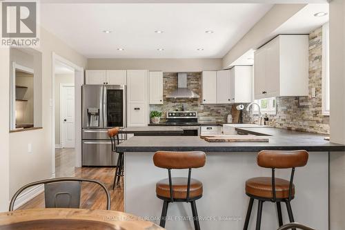 2207 Jester Court, Burlington, ON - Indoor Photo Showing Kitchen With Upgraded Kitchen