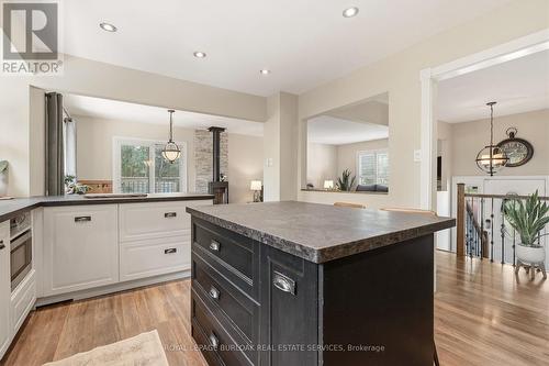 2207 Jester Court, Burlington, ON - Indoor Photo Showing Kitchen