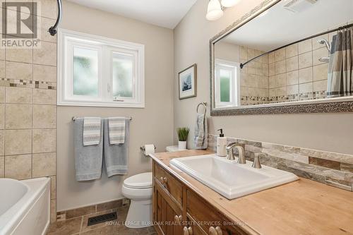 2207 Jester Court, Burlington, ON - Indoor Photo Showing Bathroom