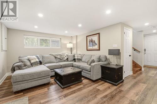 2207 Jester Court, Burlington, ON - Indoor Photo Showing Living Room