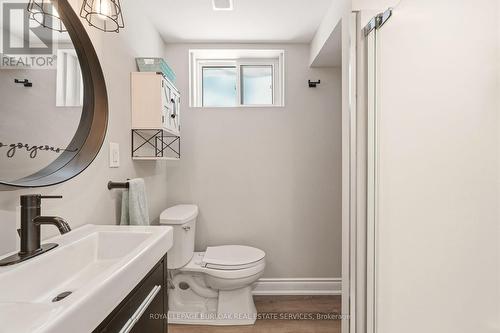 2207 Jester Court, Burlington, ON - Indoor Photo Showing Bathroom