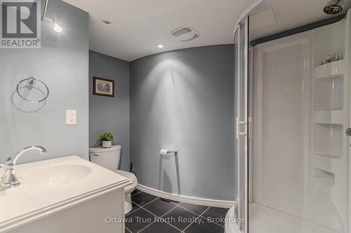 507 Kochar Drive, Ottawa, ON - Indoor Photo Showing Bathroom