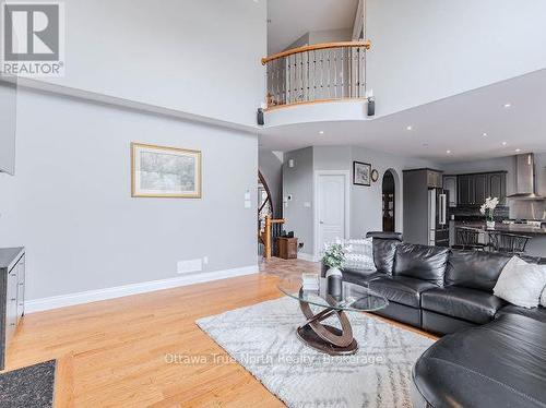 507 Kochar Drive, Ottawa, ON - Indoor Photo Showing Living Room
