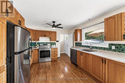 Bright large kitchen with lots of counter space - 1056 Hindley Street, Ottawa, ON - Indoor Photo Showing Kitchen With Stainless Steel Kitchen