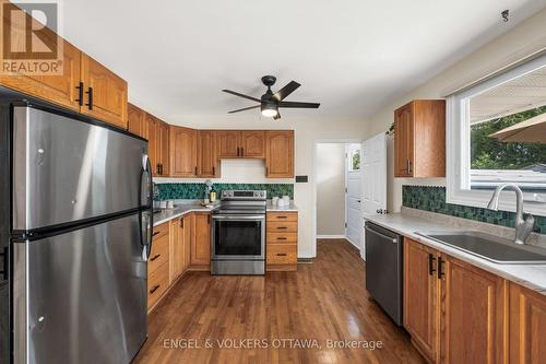 Stainless steel appliances - 1056 Hindley Street, Ottawa, ON - Indoor Photo Showing Kitchen With Stainless Steel Kitchen